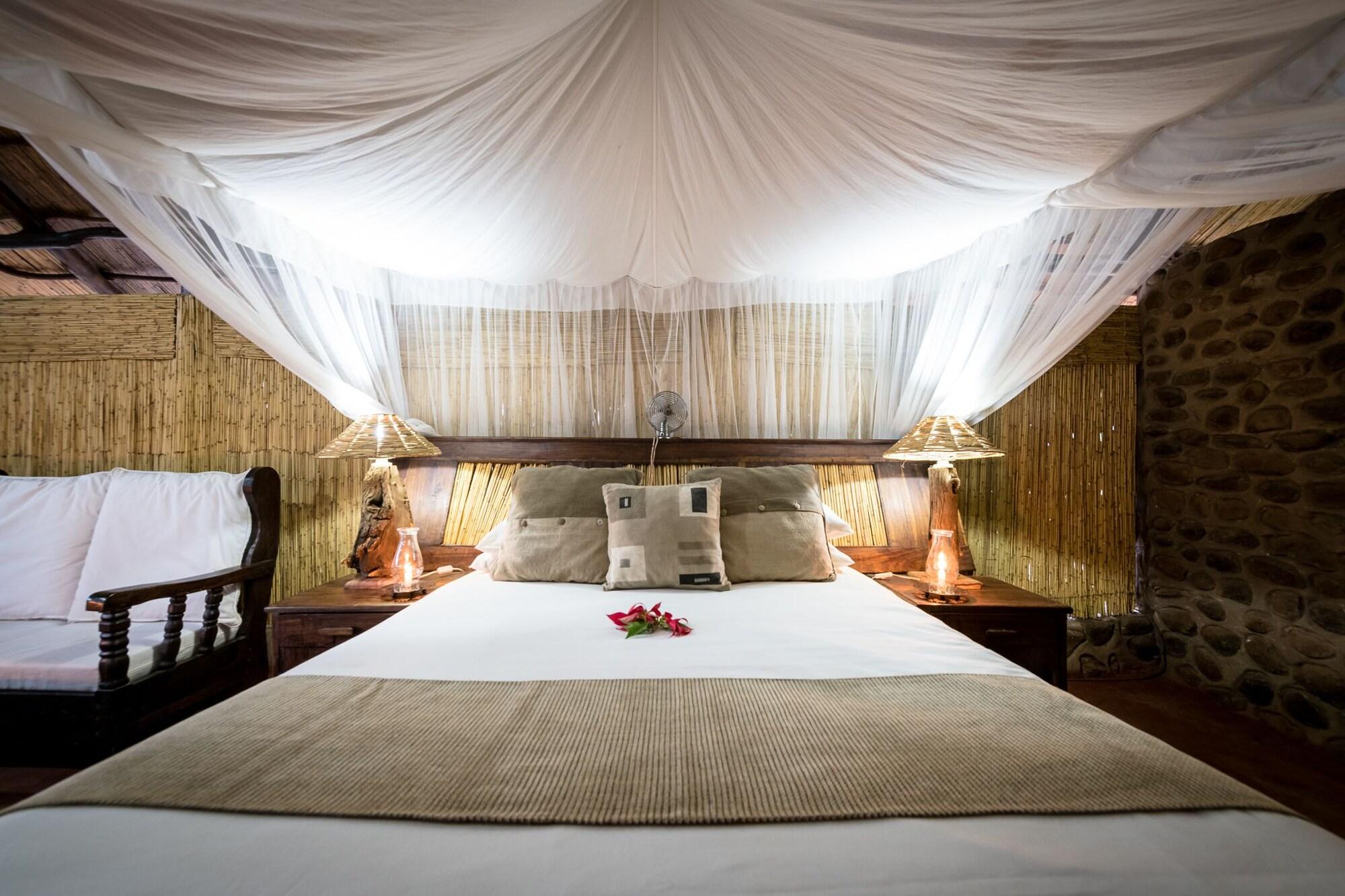 Taita Falcon Lodge Mukuni Extérieur photo